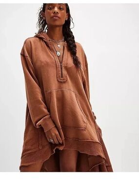 Free People North Sweatshirt in Fawn
